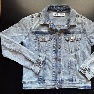 Zara light denim jacket | Size Large | Classic fall staple!